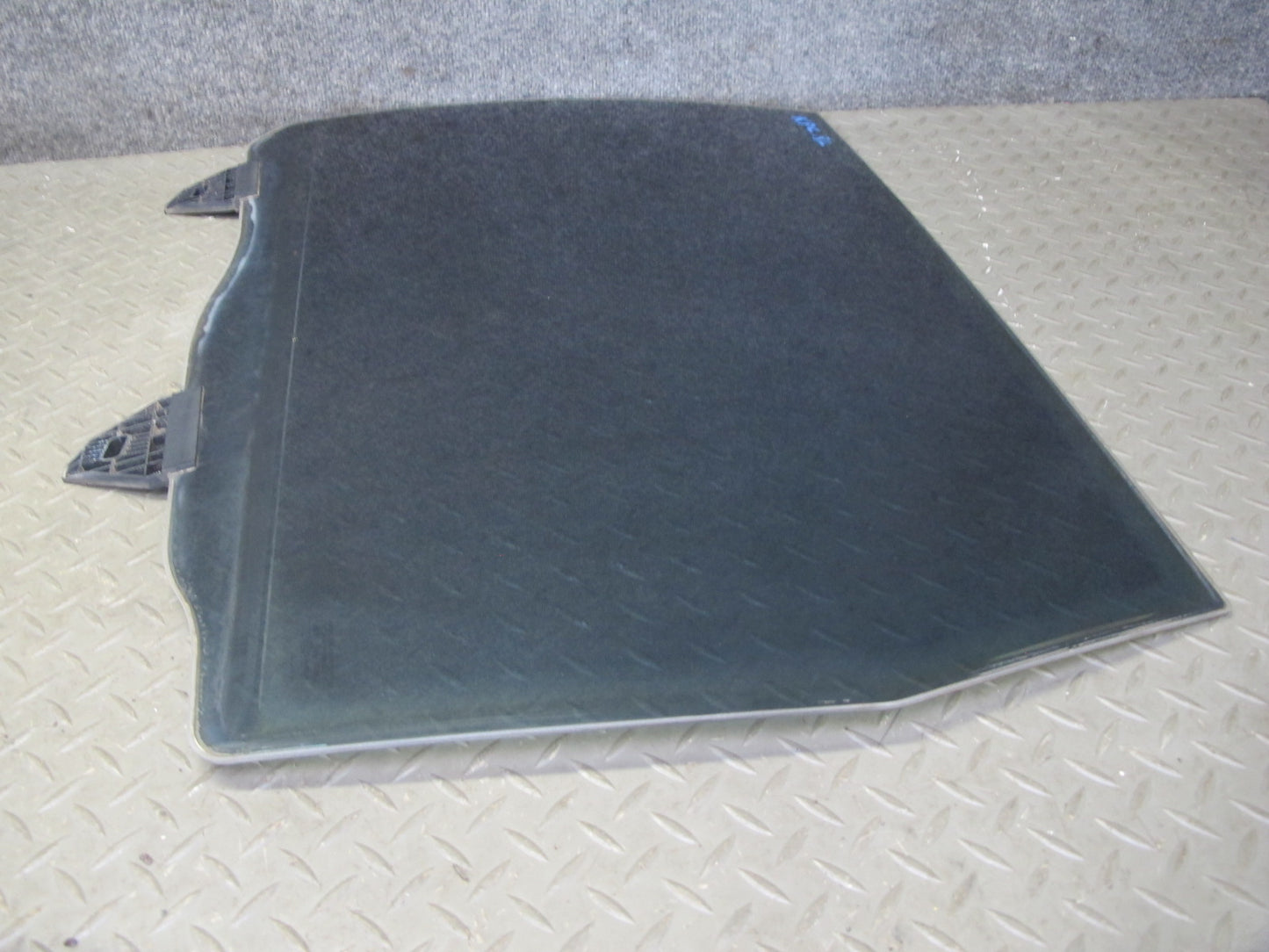 2003-2010 Porsche Cayenne 955 Rear Left Door Glass Window