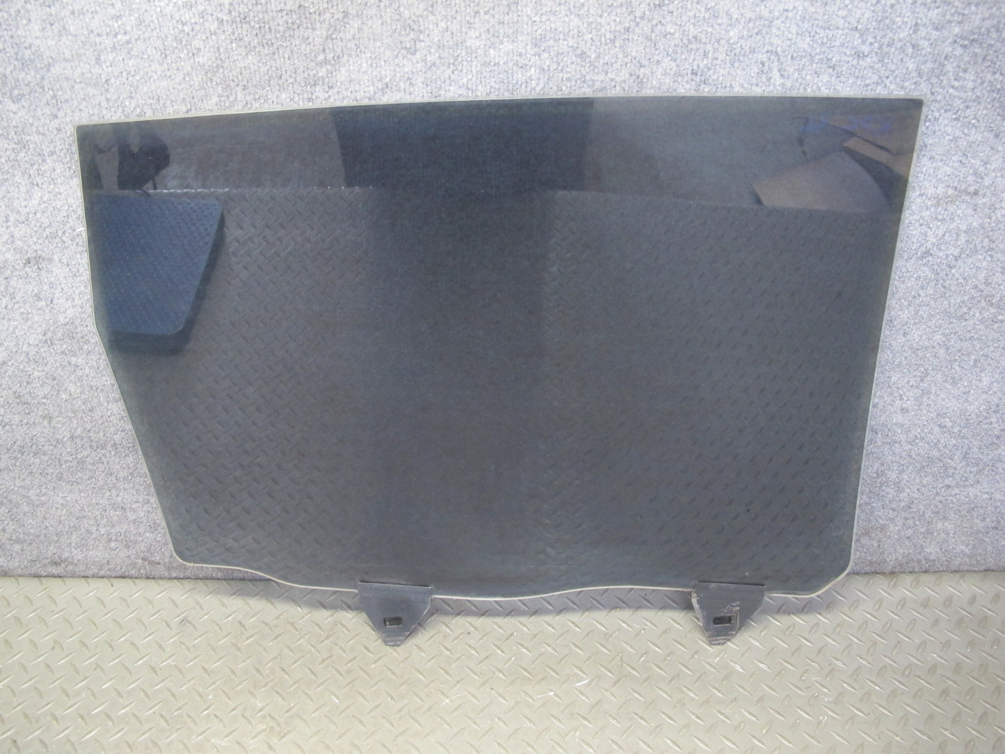 2003-2010 Porsche Cayenne 955 Rear Left Door Glass Window