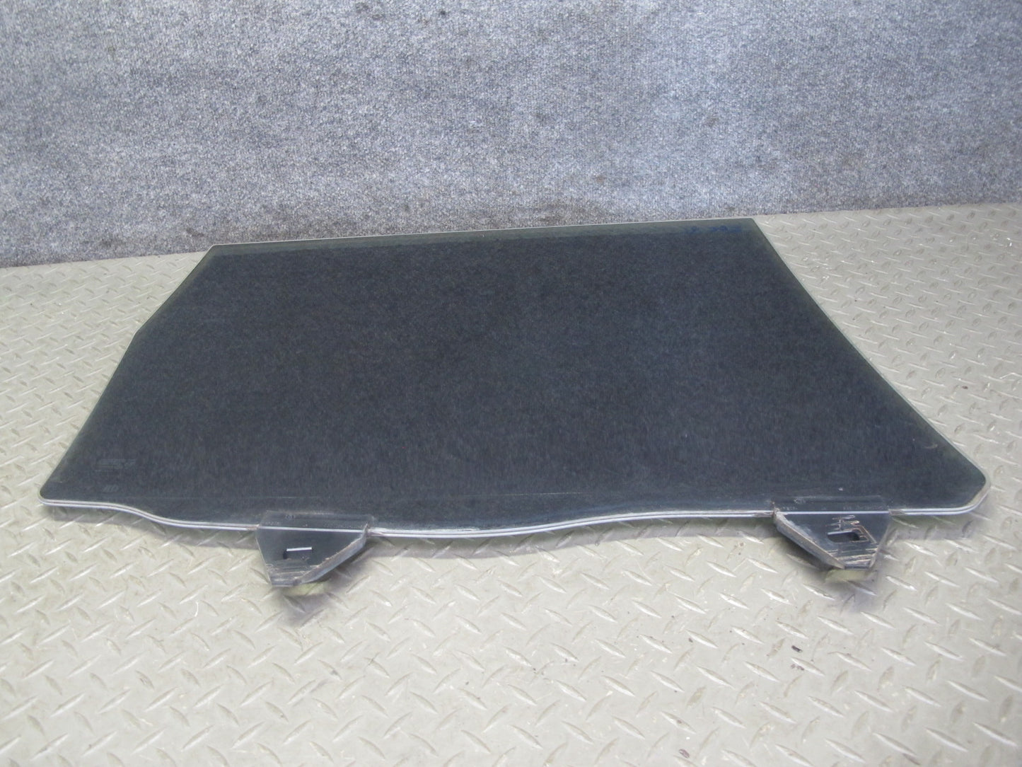 2003-2010 Porsche Cayenne 955 Rear Left Door Glass Window