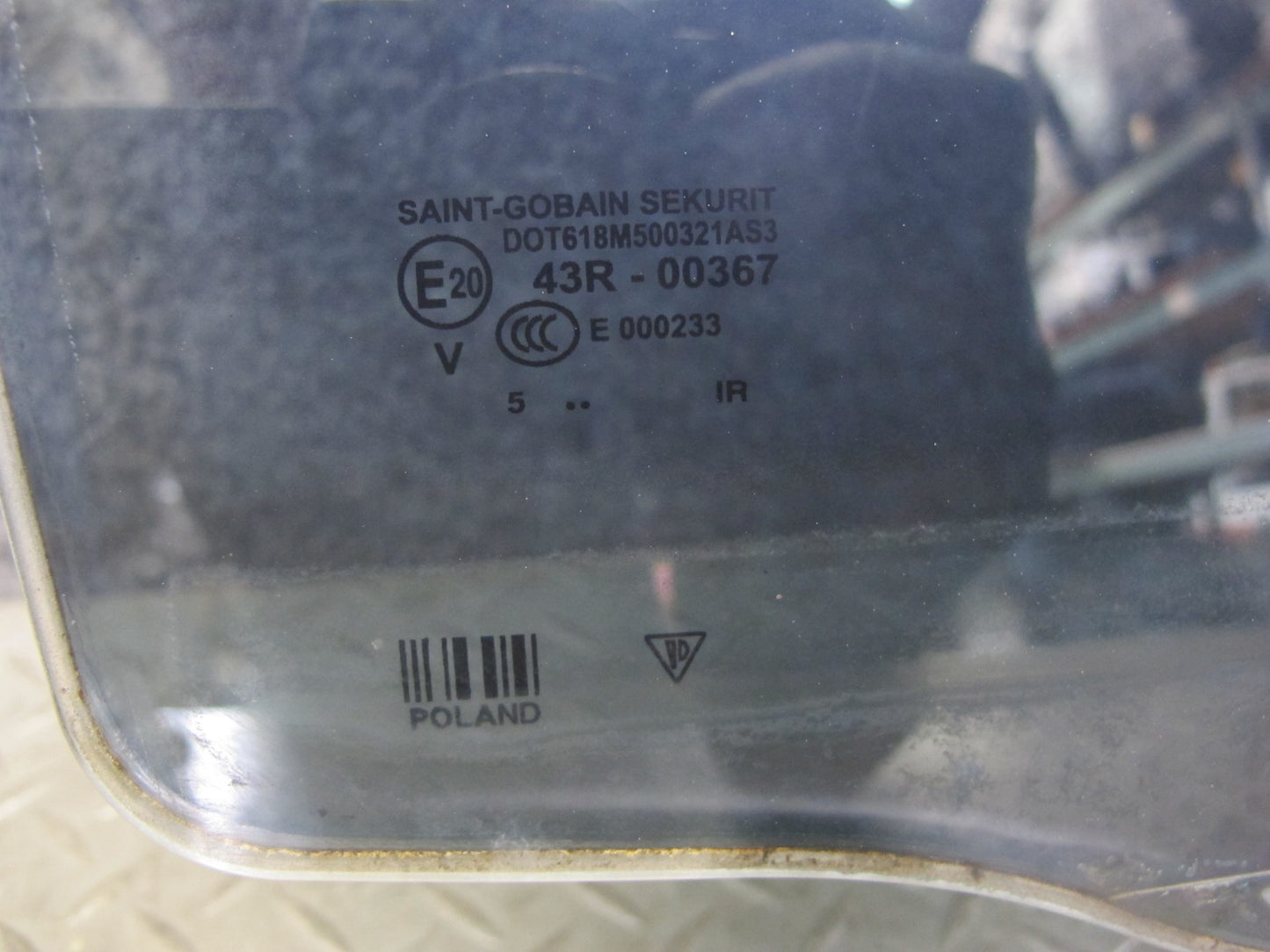 2003-2010 Porsche Cayenne 955 Rear Right Door Glass Window
