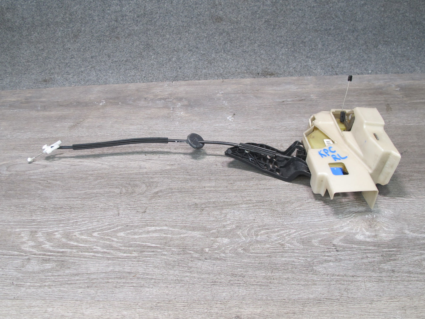 2003-2010 Porsche Cayenne 955 Front Right Door Lock Latch Actuator