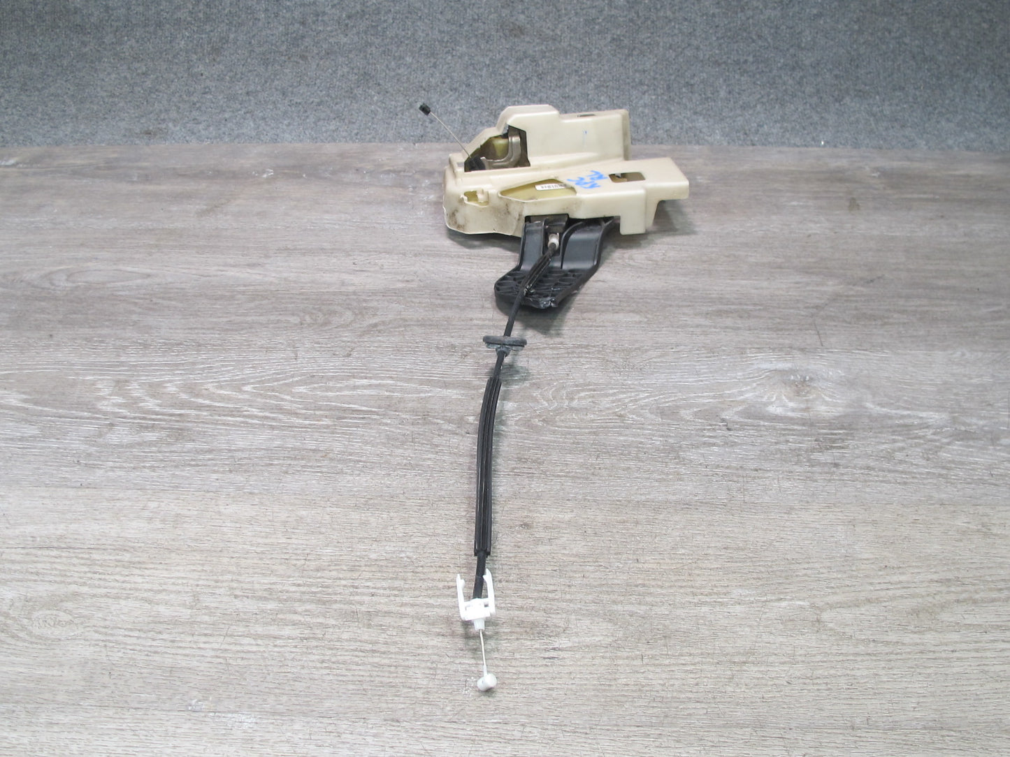 2003-2010 Porsche Cayenne 955 Front Right Door Lock Latch Actuator