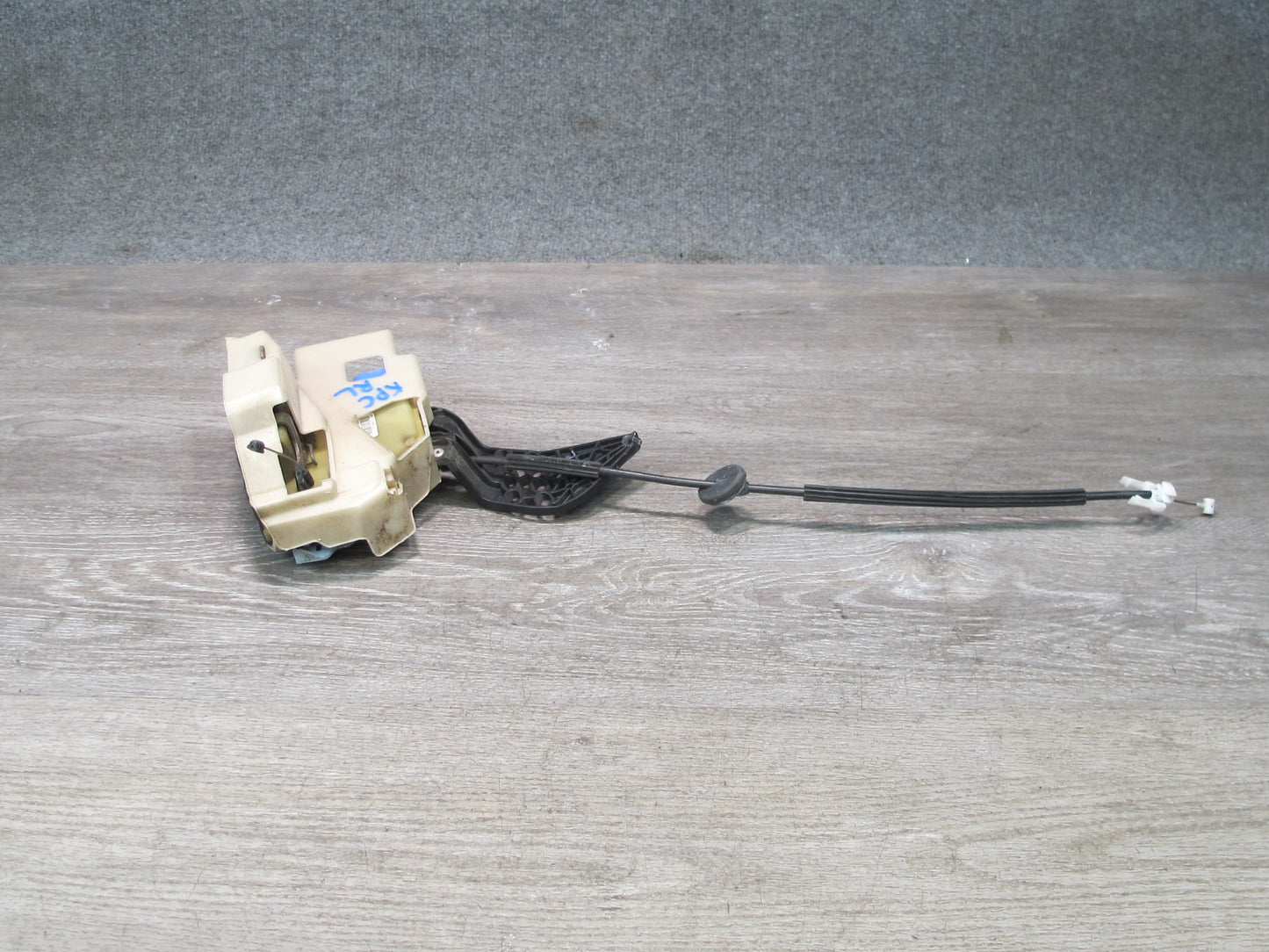 2003-2010 Porsche Cayenne 955 Front Right Door Lock Latch Actuator