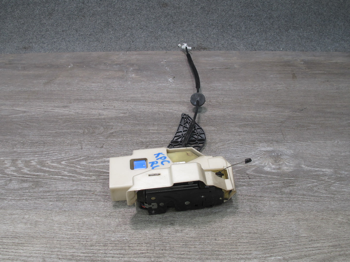 2003-2010 Porsche Cayenne 955 Front Right Door Lock Latch Actuator