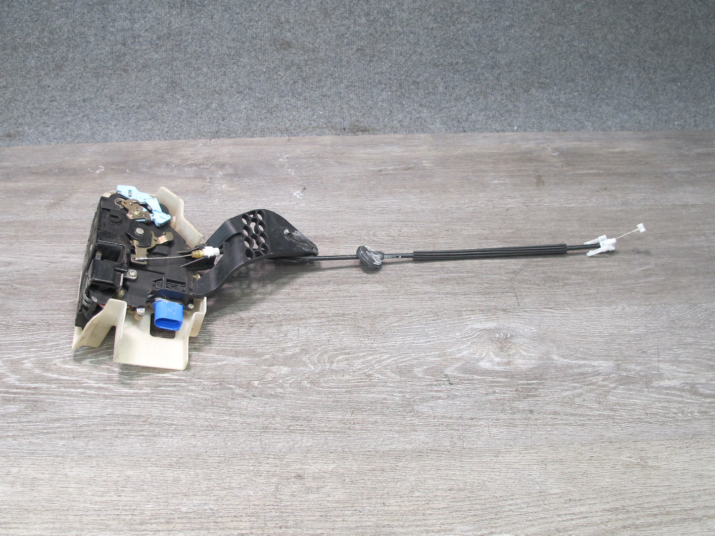2003-2010 Porsche Cayenne 955 Front Right Door Lock Latch Actuator