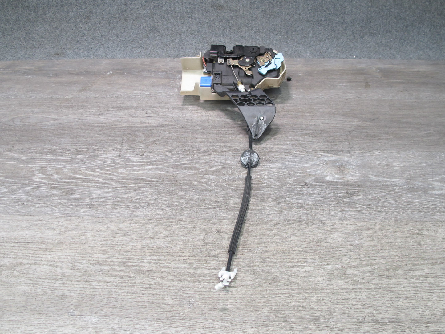 2003-2010 Porsche Cayenne 955 Front Right Door Lock Latch Actuator