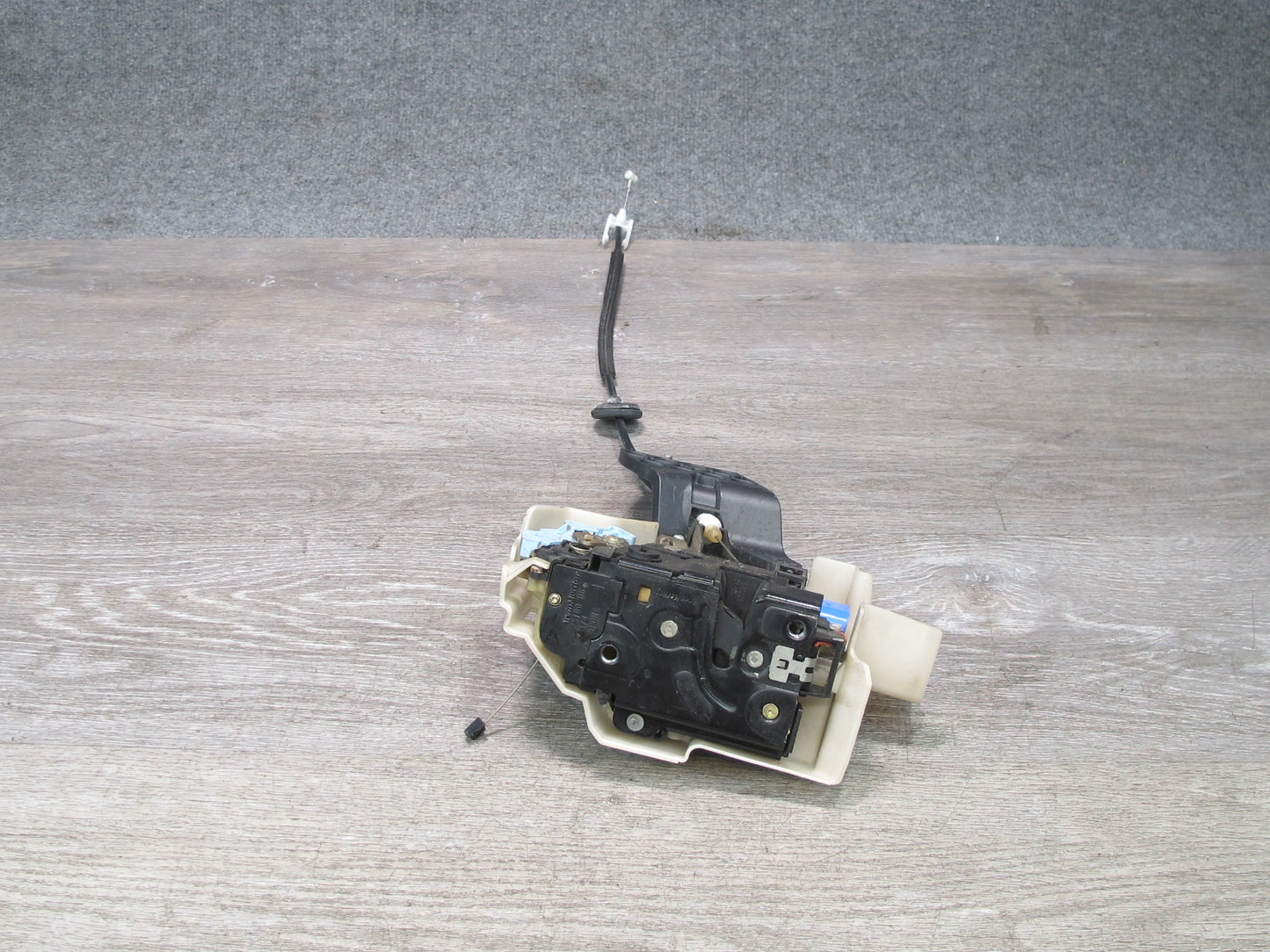 2003-2010 Porsche Cayenne 955 Front Right Door Lock Latch Actuator
