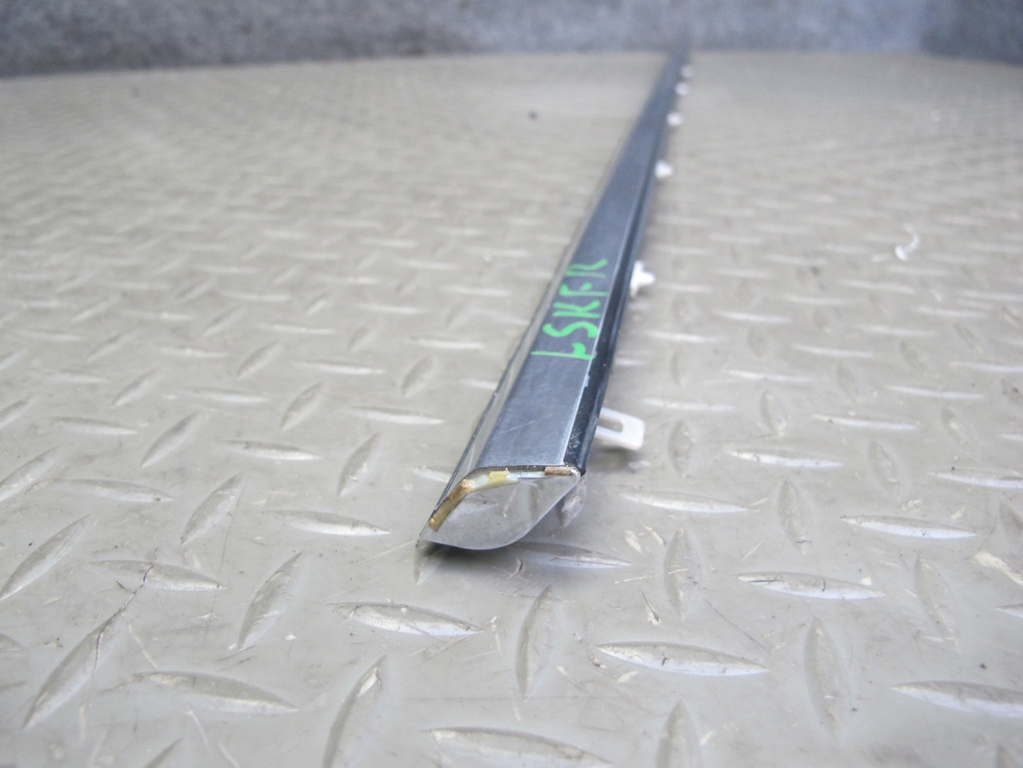 01-06 Lexus UCF30L LS430 Front Right Passenger Door Weatherstrip Molding OEM