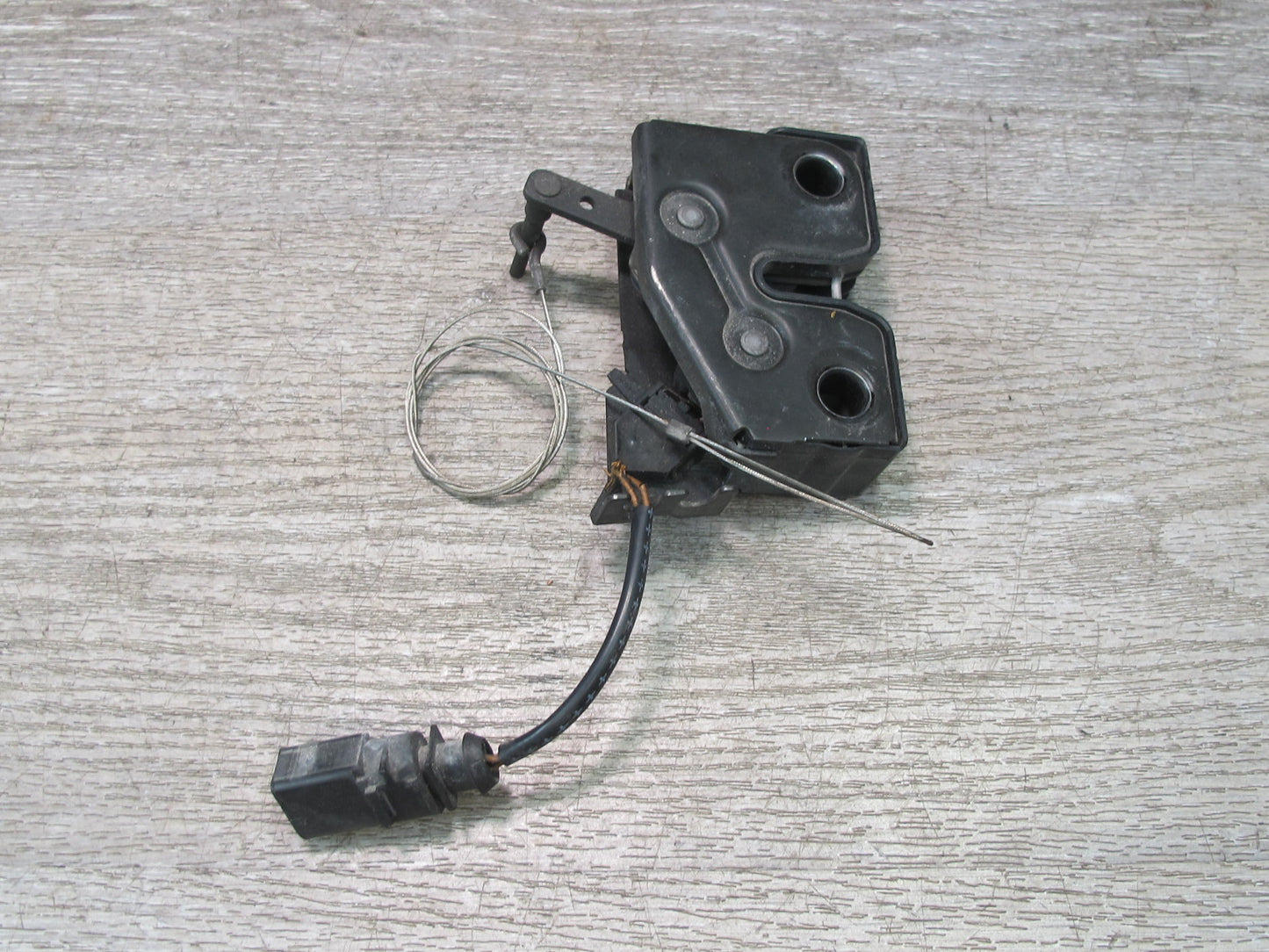 2005-2012 Porsche 911 997 Rear Trunk Lid Lock Latch Actuator
