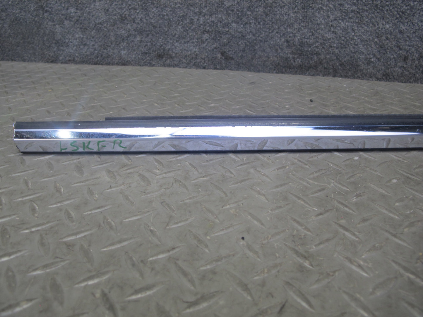 01-06 Lexus UCF30L LS430 Front Right Passenger Door Weatherstrip Molding OEM