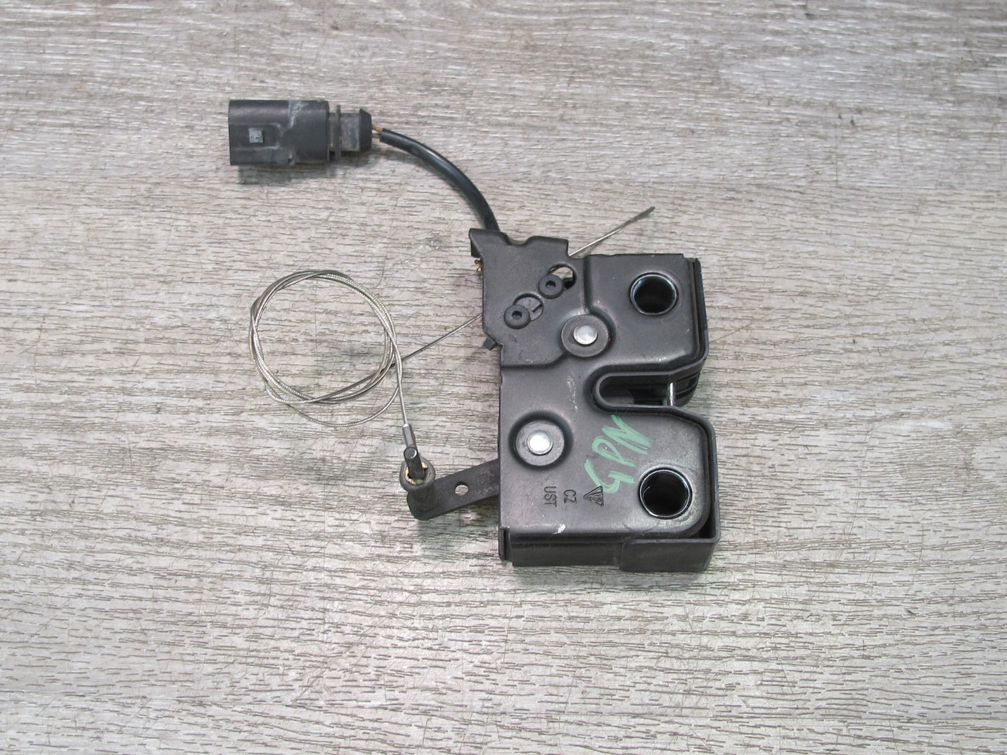 2005-2012 Porsche 911 997 Rear Trunk Lid Lock Latch Actuator
