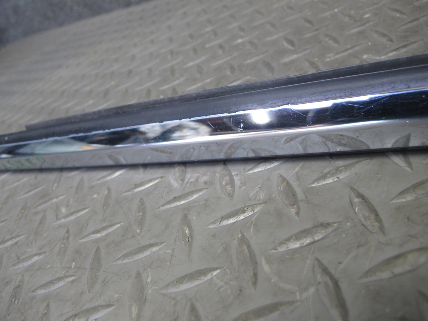 01-06 Lexus UCF30L LS430 Front Right Passenger Door Weatherstrip Molding OEM