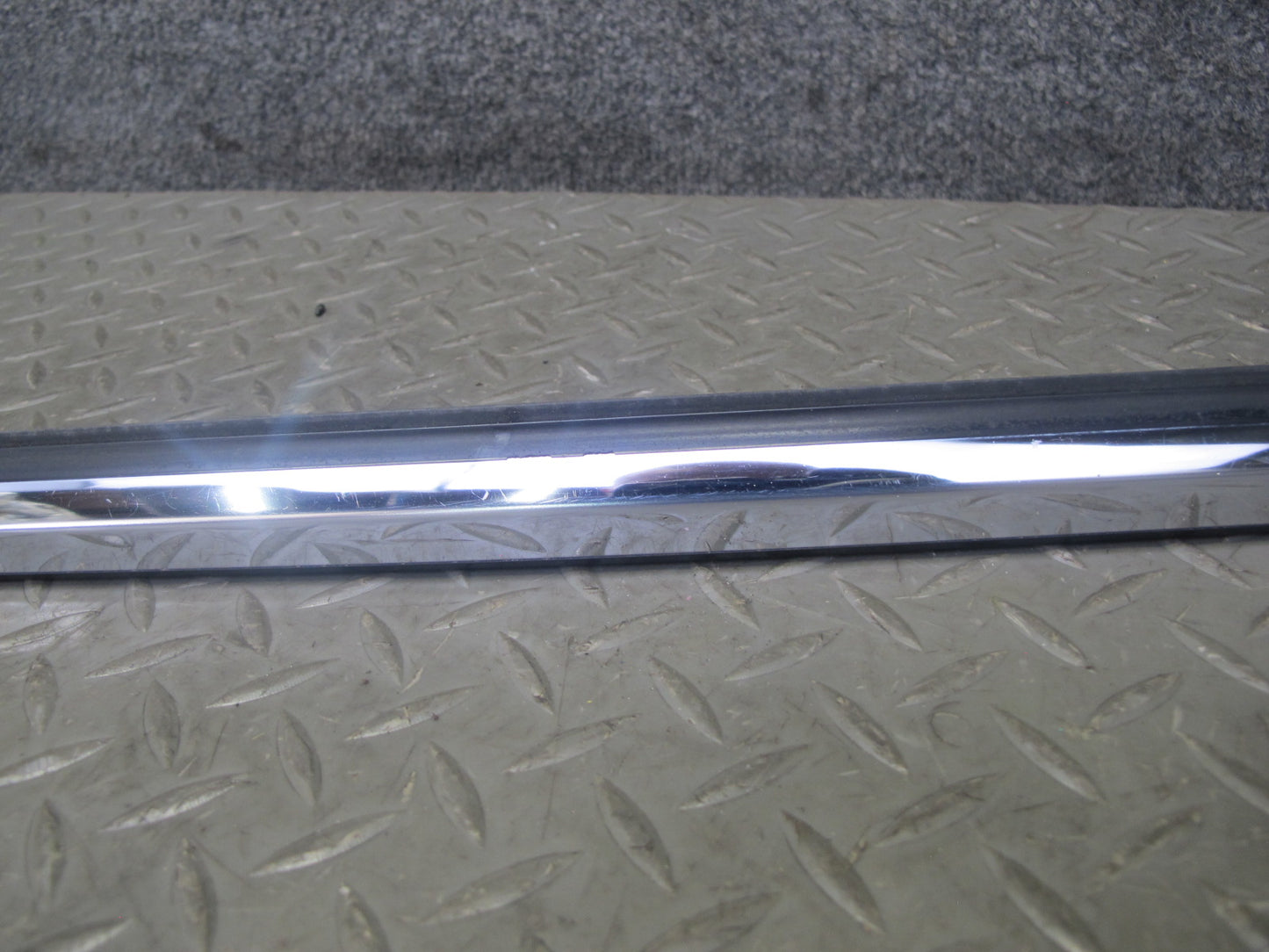 01-06 Lexus UCF30L LS430 Front Right Passenger Door Weatherstrip Molding OEM