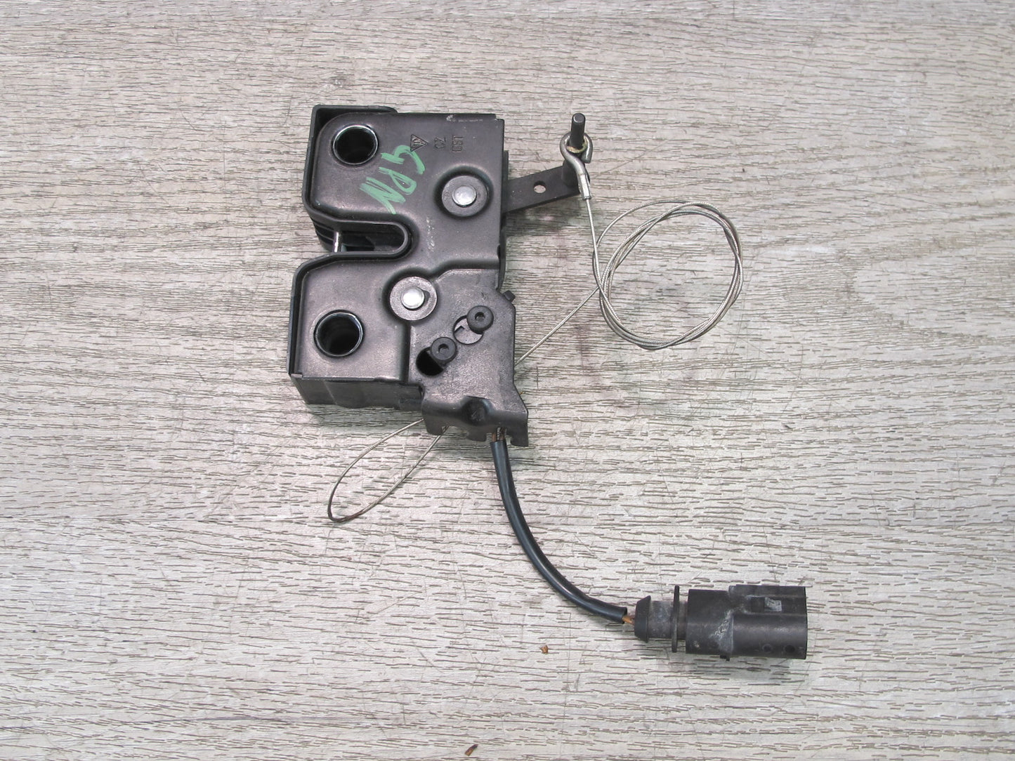 2005-2012 Porsche 911 997 Rear Trunk Lid Lock Latch Actuator
