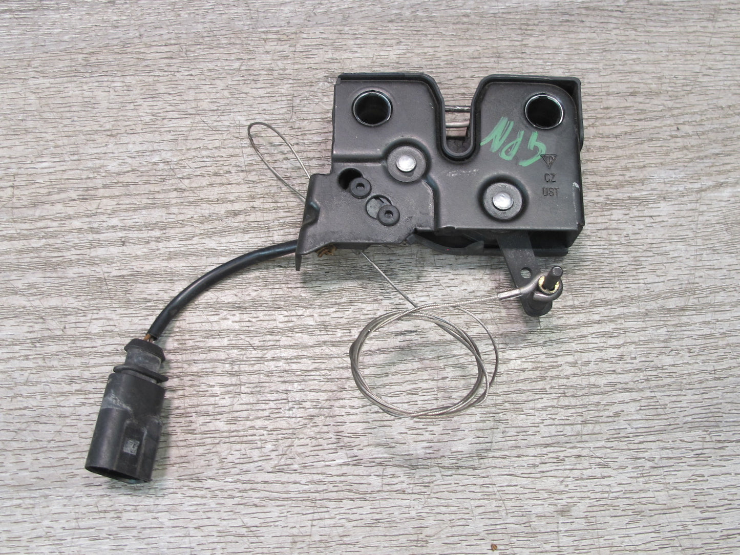 2005-2012 Porsche 911 997 Rear Trunk Lid Lock Latch Actuator