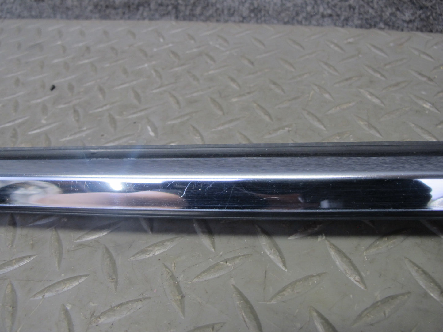 01-06 Lexus UCF30L LS430 Front Right Passenger Door Weatherstrip Molding OEM