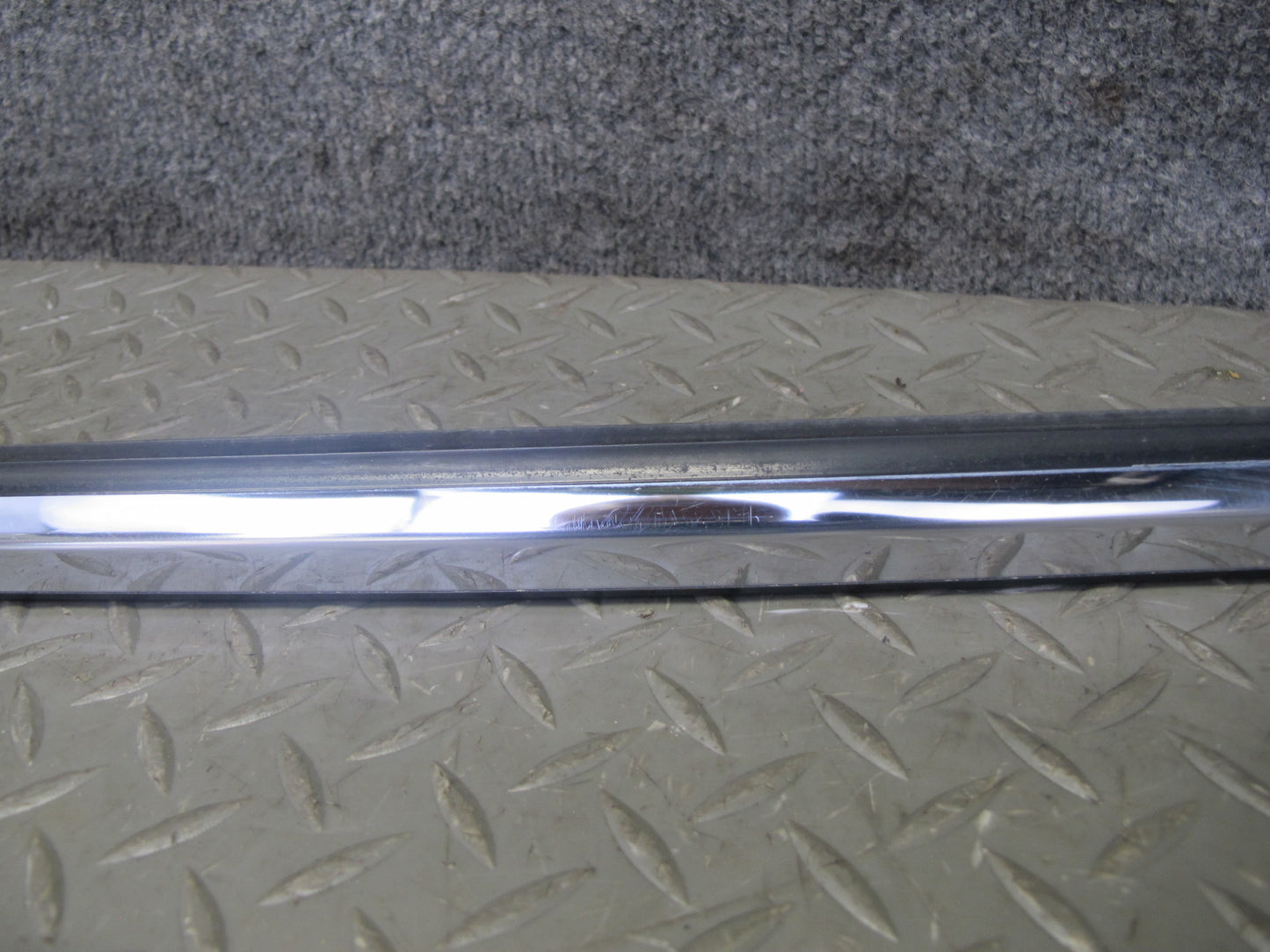 01-06 Lexus UCF30L LS430 Front Right Passenger Door Weatherstrip Molding OEM