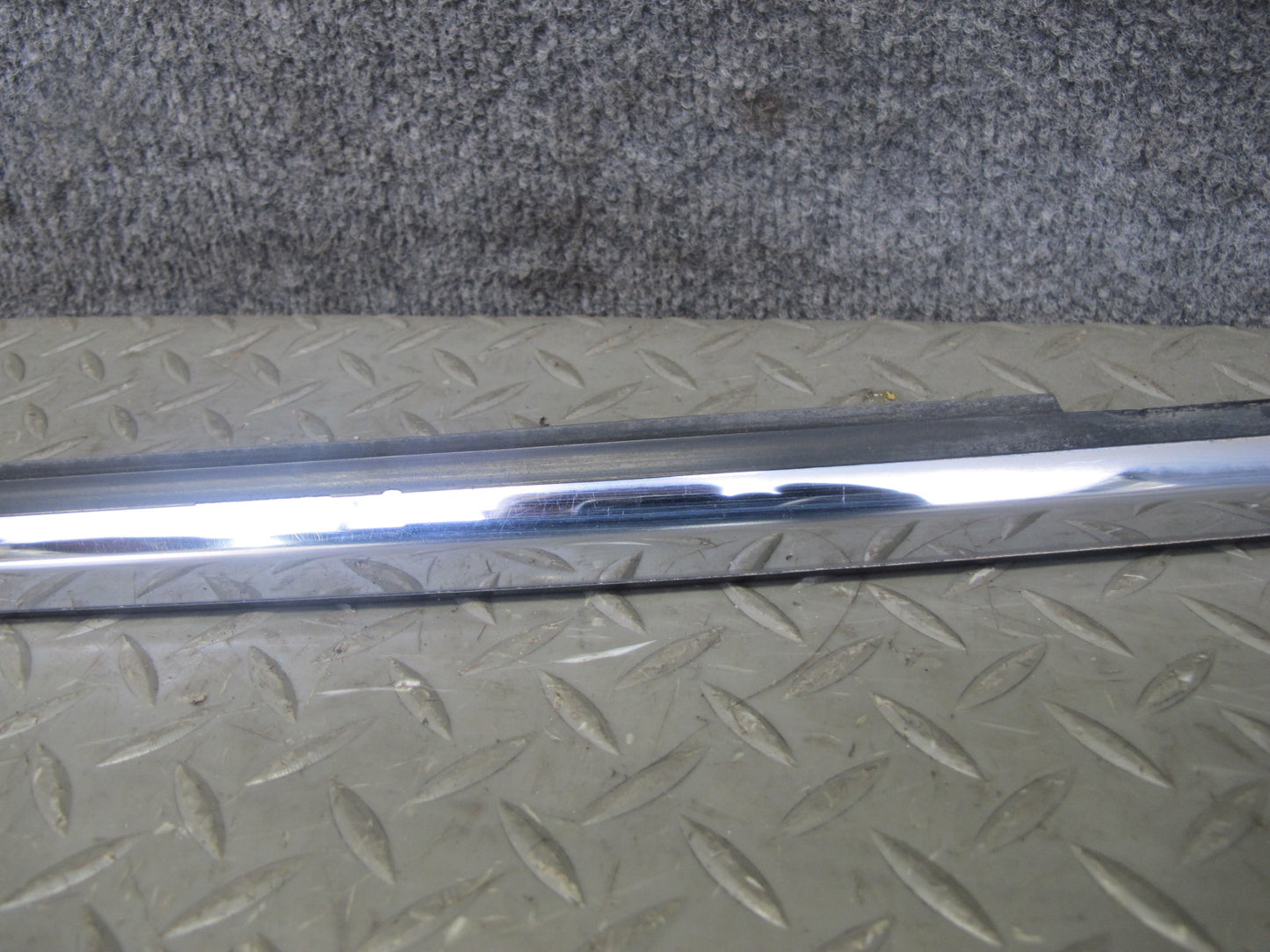 01-06 Lexus UCF30L LS430 Front Right Passenger Door Weatherstrip Molding OEM