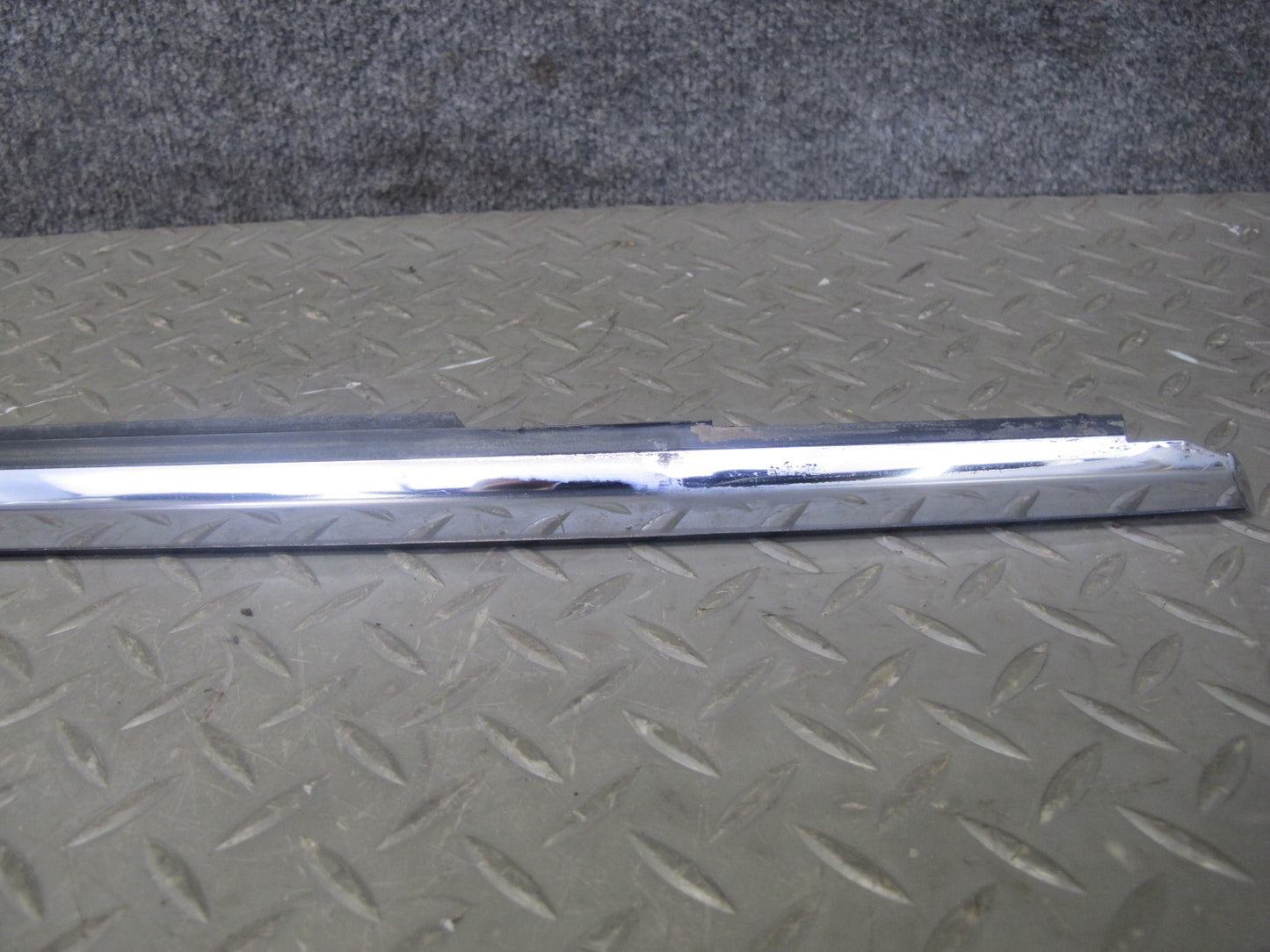 01-06 Lexus UCF30L LS430 Front Right Passenger Door Weatherstrip Molding OEM