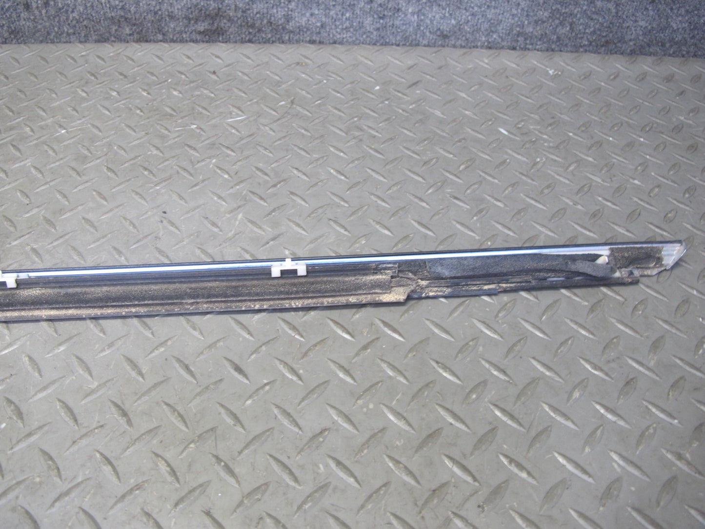 01-06 Lexus UCF30L LS430 Front Right Passenger Door Weatherstrip Molding OEM