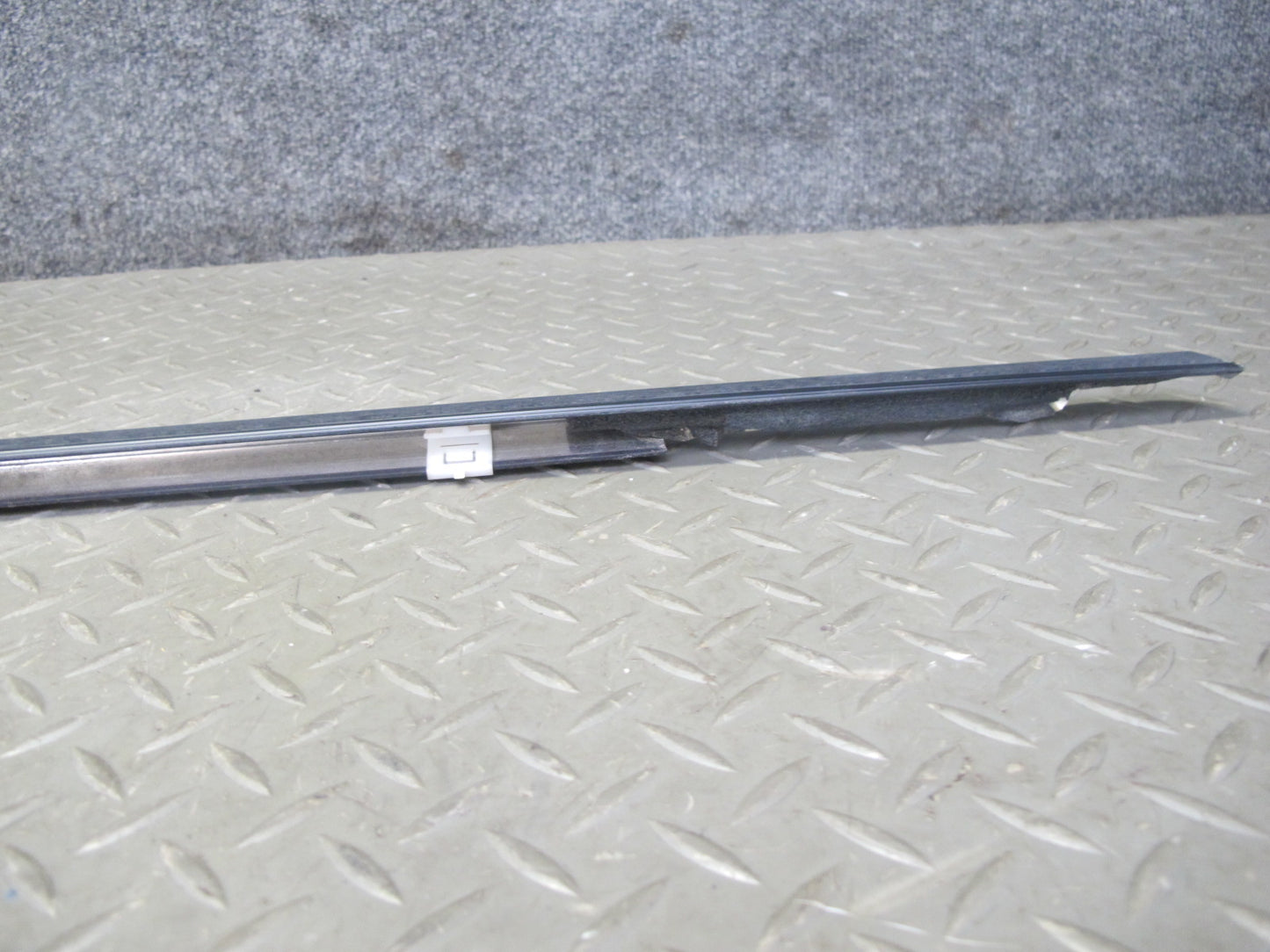 01-06 Lexus UCF30L LS430 Front Right Passenger Door Weatherstrip Molding OEM