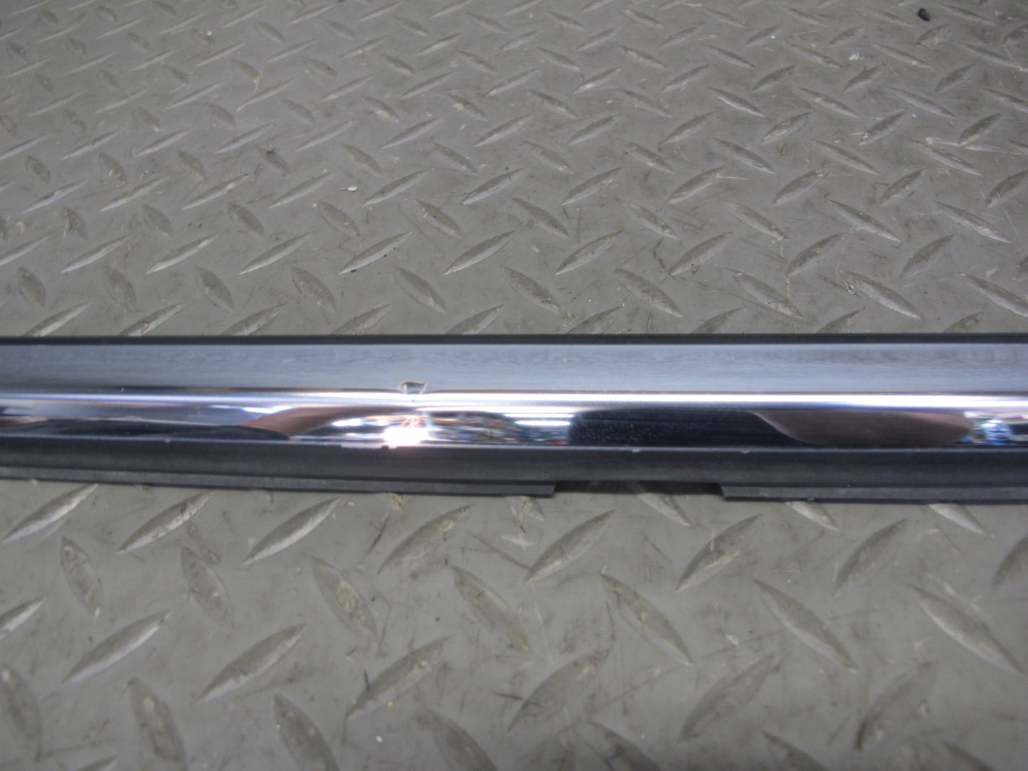 01-06 Lexus UCF30L LS430 Left Side Front & Rear Door Weatherstrip Molding OEM