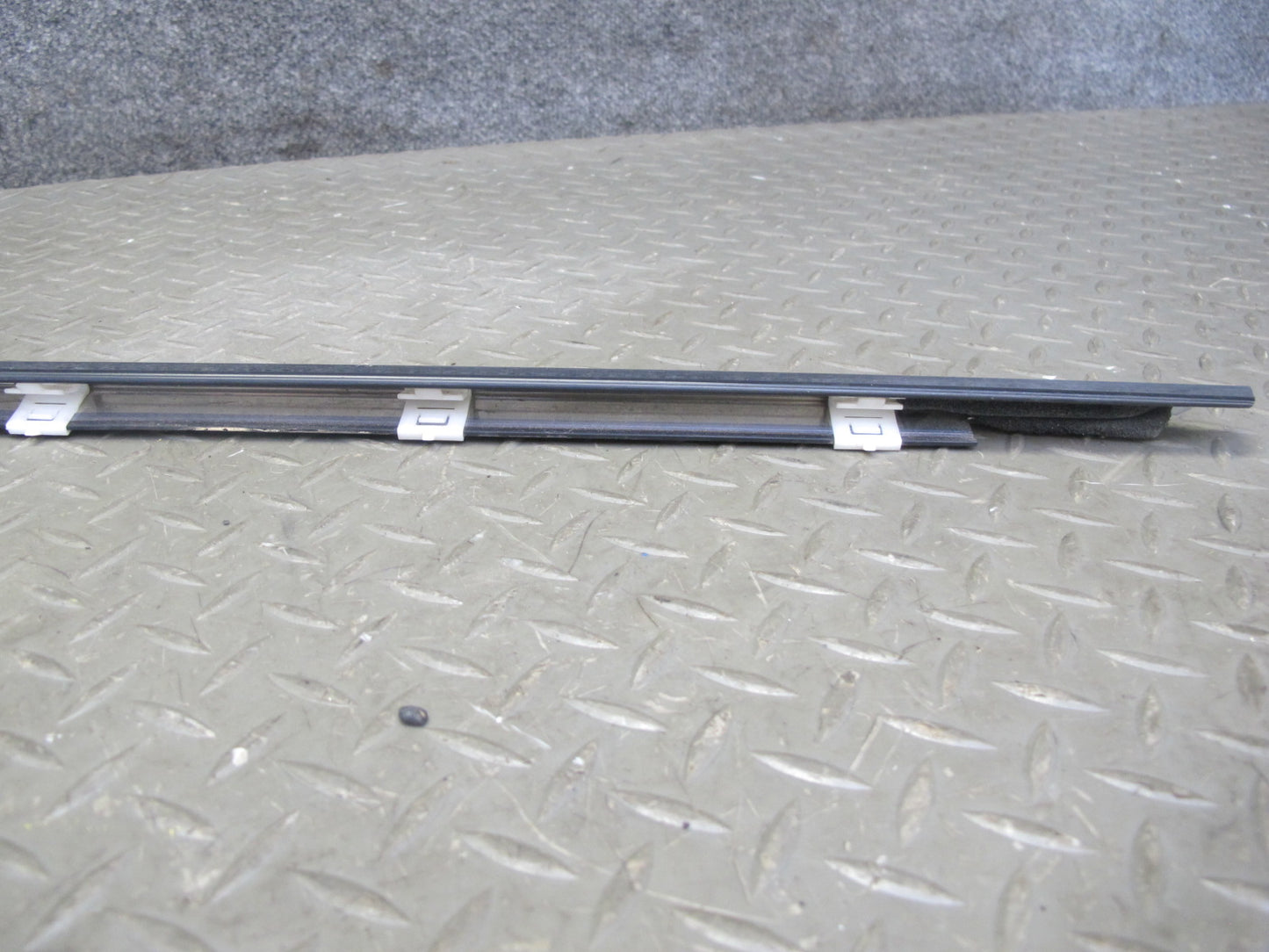 01-06 Lexus UCF30L LS430 Left Side Front & Rear Door Weatherstrip Molding OEM