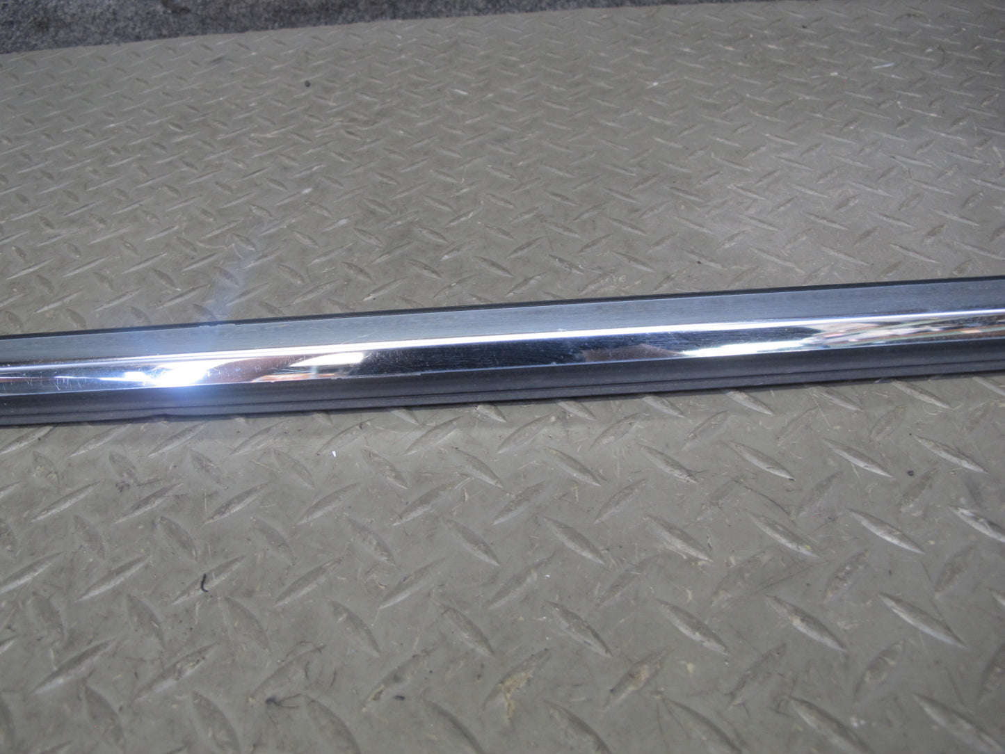 01-06 Lexus UCF30L LS430 Left Side Front & Rear Door Weatherstrip Molding OEM