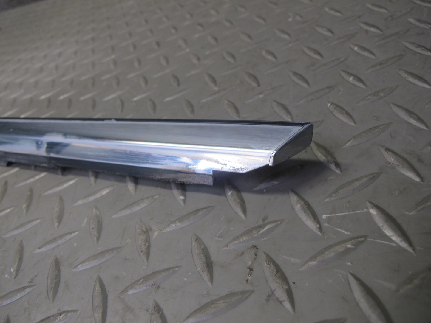01-06 Lexus UCF30L LS430 Left Side Front & Rear Door Weatherstrip Molding OEM