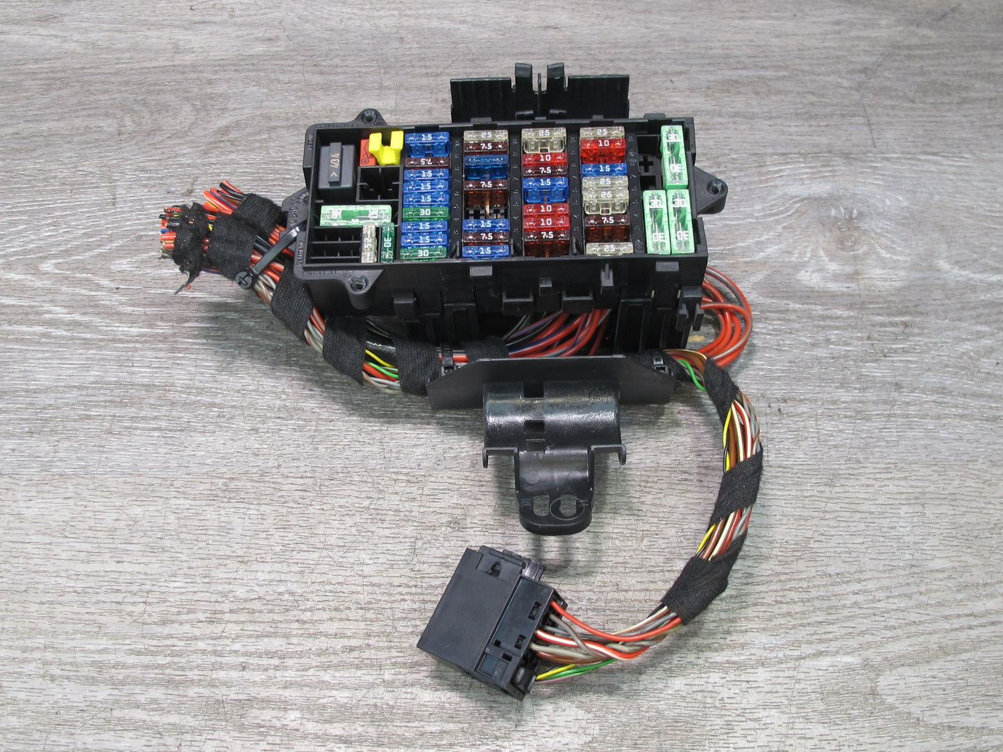 2005-2008 Porsche 911 997 Power Distribution Fuse Relay Box Module