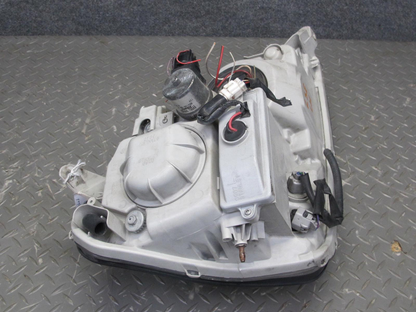 01-03 Lexus UCF30L LS430 Front Left Xenon HID Headlight Lamp OEM