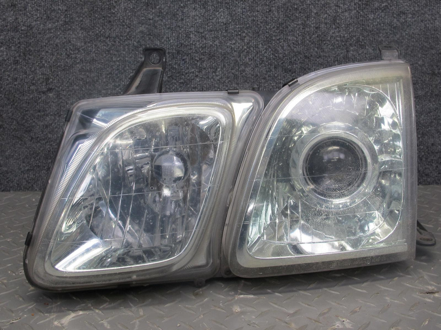 2003-2007 Lexus UZJ100L LX470 Front Left Halogen Headlight Lamp OEM