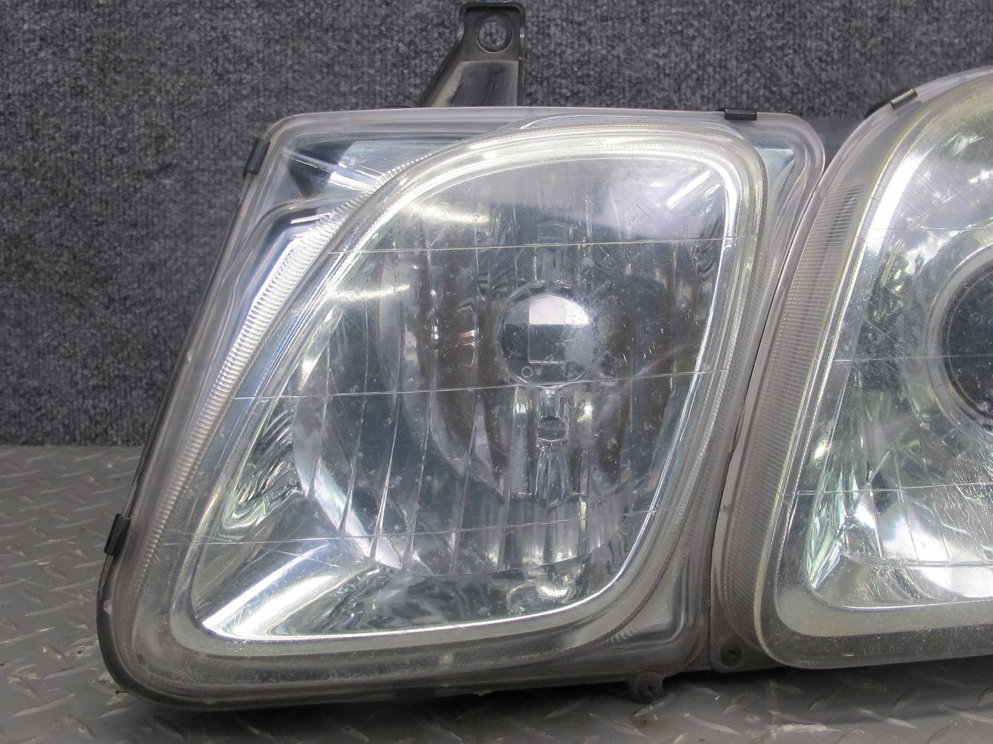 2003-2007 Lexus UZJ100L LX470 Front Left Halogen Headlight Lamp OEM