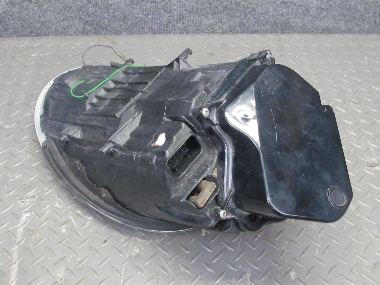 2005-2008 Porsche 911 997 Sonar Front Right Xenon Headlight Lamp