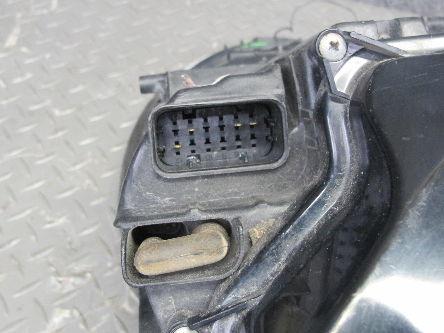 2005-2008 Porsche 911 997 Sonar Front Right Xenon Headlight Lamp