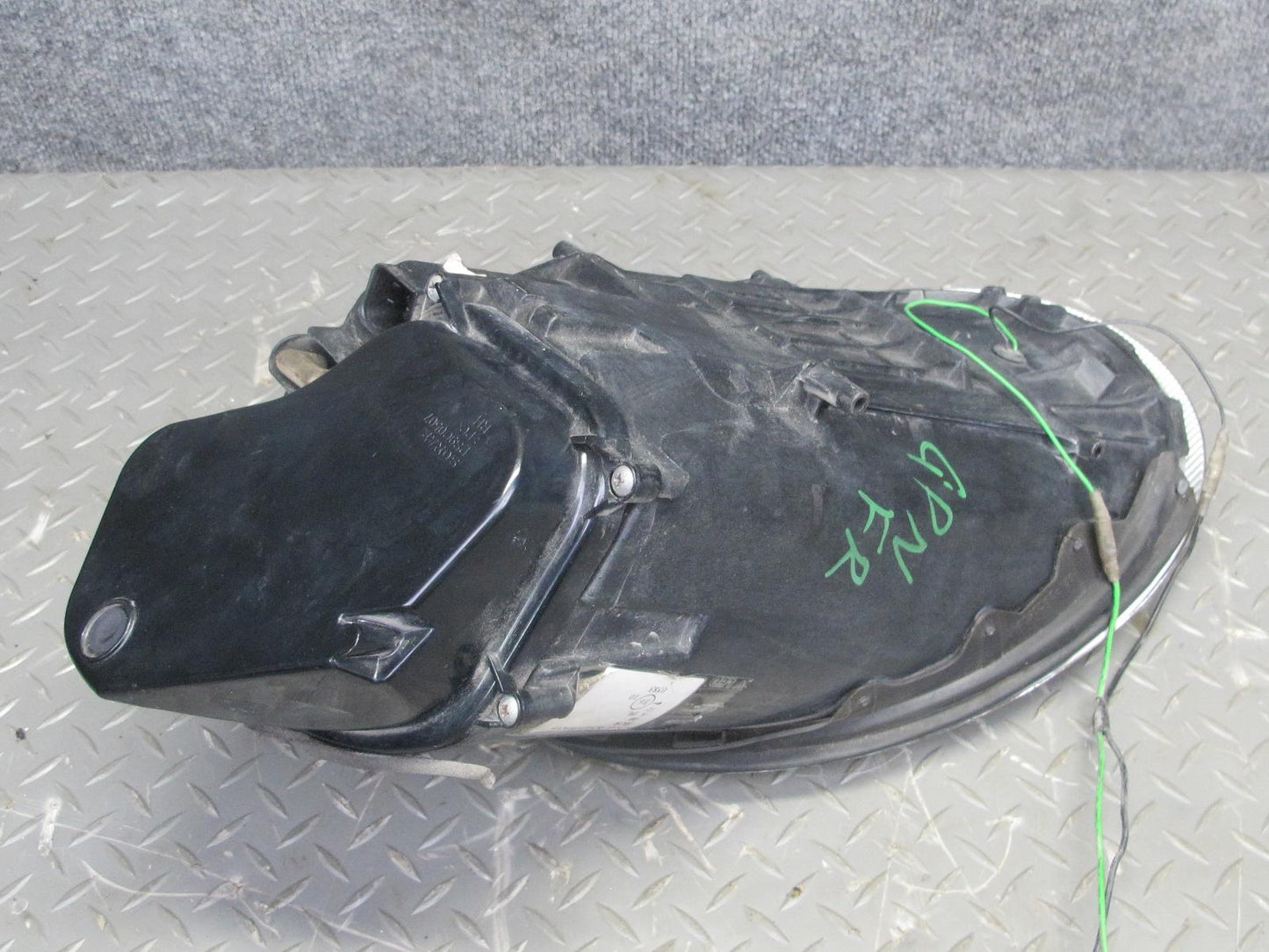 2005-2008 Porsche 911 997 Sonar Front Right Xenon Headlight Lamp