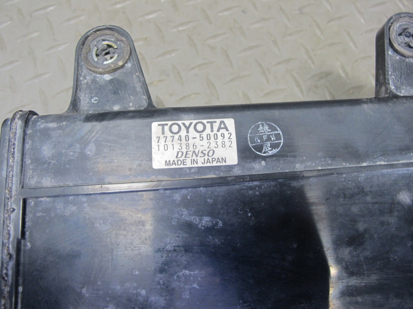01-06 Lexus UCF30L LS430 Fuel Evap Vapor Charcoal Canister 77740-50092 OEM