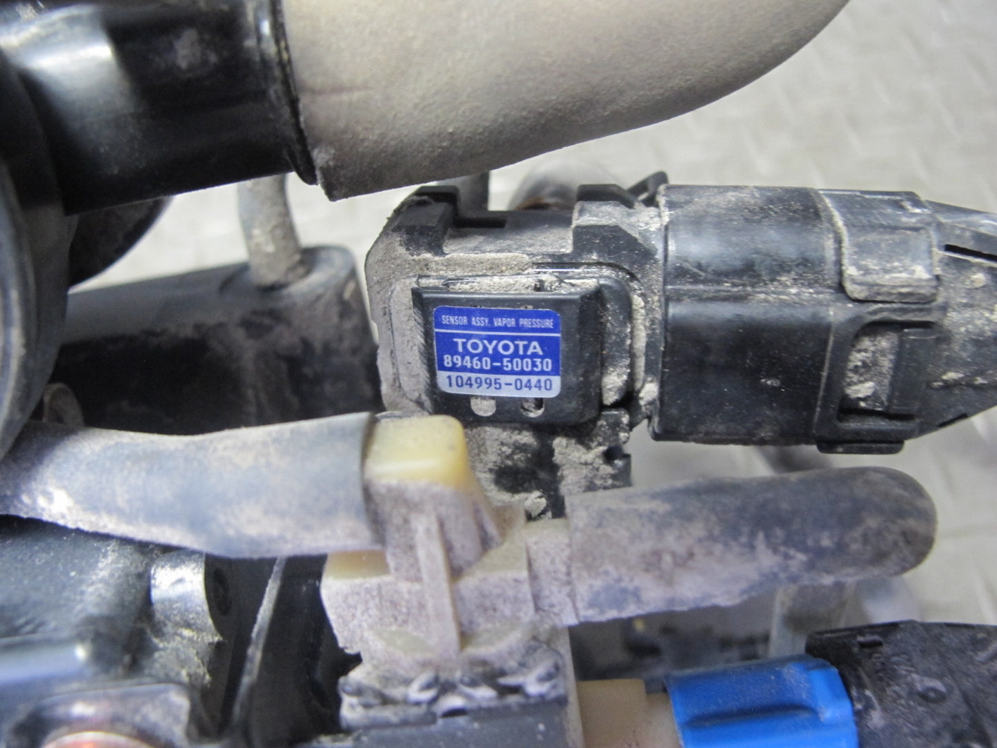 01-06 Lexus UCF30L LS430 Fuel Evap Vapor Charcoal Canister 77740-50092 OEM