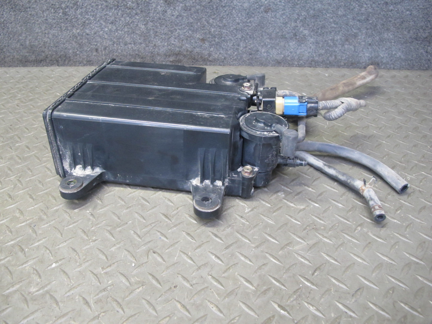 01-06 Lexus UCF30L LS430 Fuel Evap Vapor Charcoal Canister 77740-50092 OEM