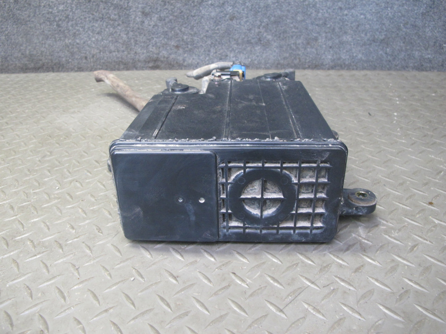 01-06 Lexus UCF30L LS430 Fuel Evap Vapor Charcoal Canister 77740-50092 OEM