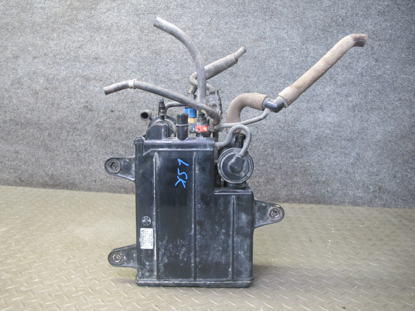 01-06 Lexus UCF30L LS430 Fuel Evap Vapor Charcoal Canister 77740-50092 OEM