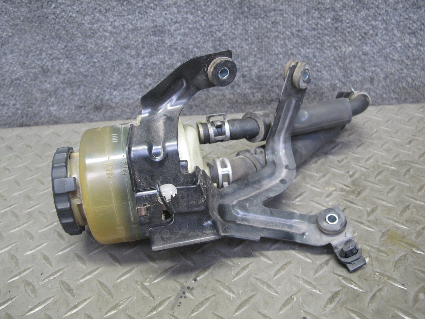 01-06 Lexus UCF30L LS430 Power Steering Fluid Reservoir Bottle w Bracket OEM