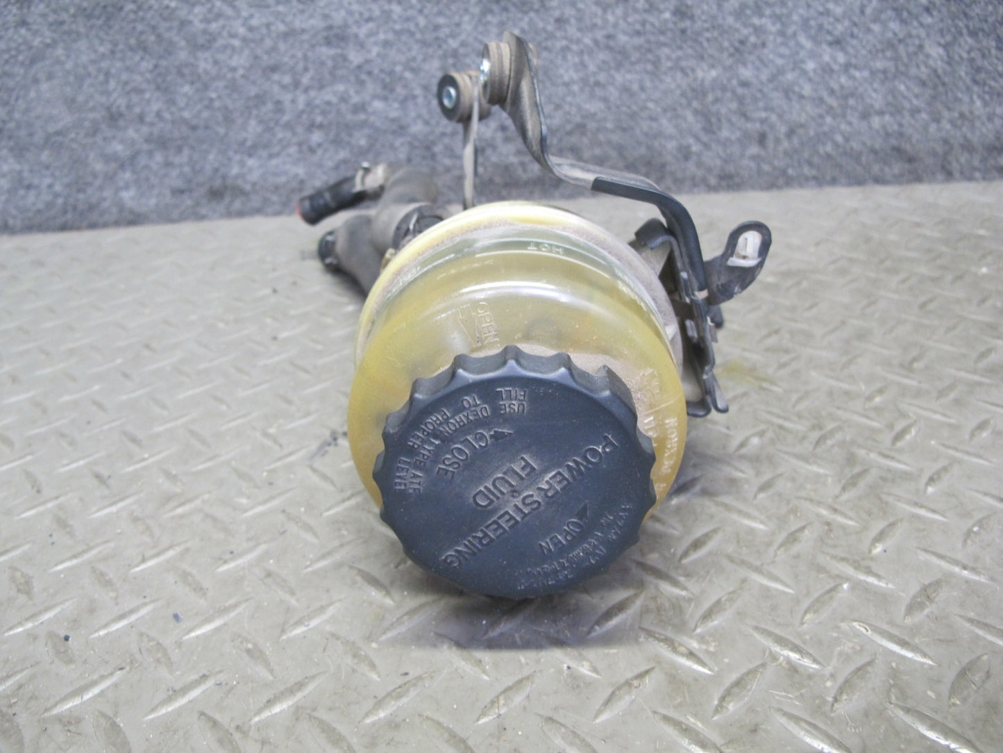 01-06 Lexus UCF30L LS430 Power Steering Fluid Reservoir Bottle w Bracket OEM