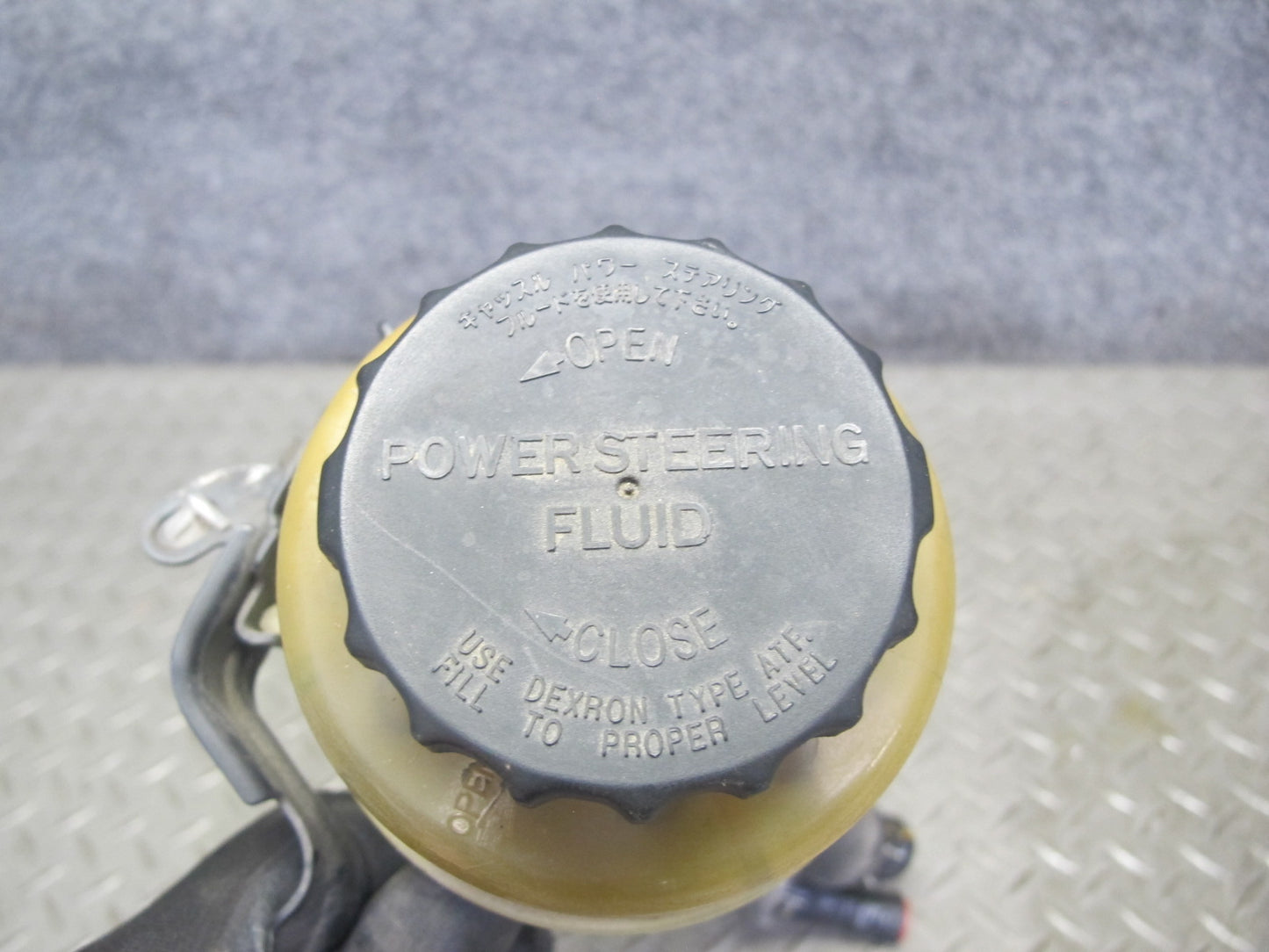 01-06 Lexus UCF30L LS430 Power Steering Fluid Reservoir Bottle w Bracket OEM