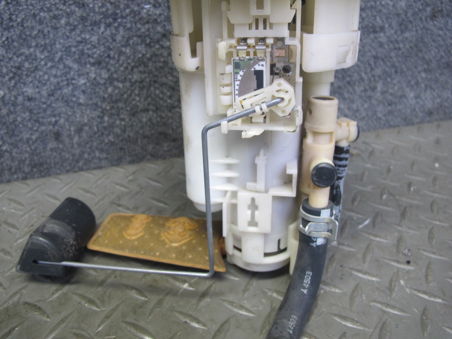 04-06 Lexus UCF30L LS430 Fuel Pump Level Sensor Sending Unit OEM
