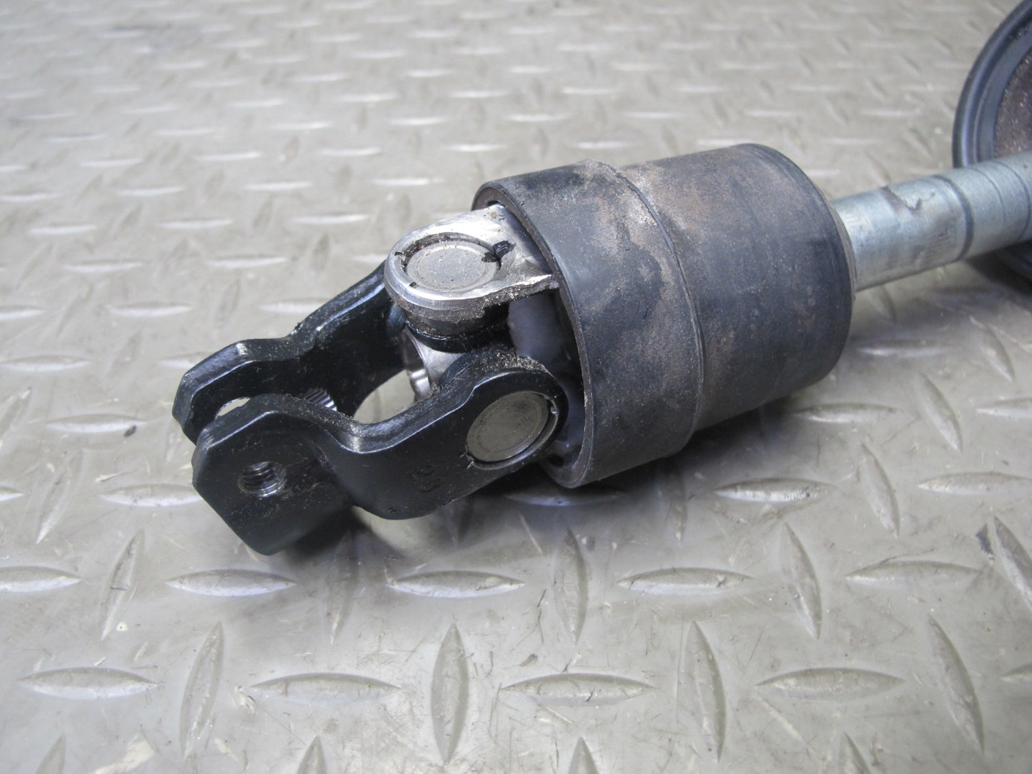 01-06 Lexus UCF30L LS430 Steering Column Lower U Joint Shaft OEM