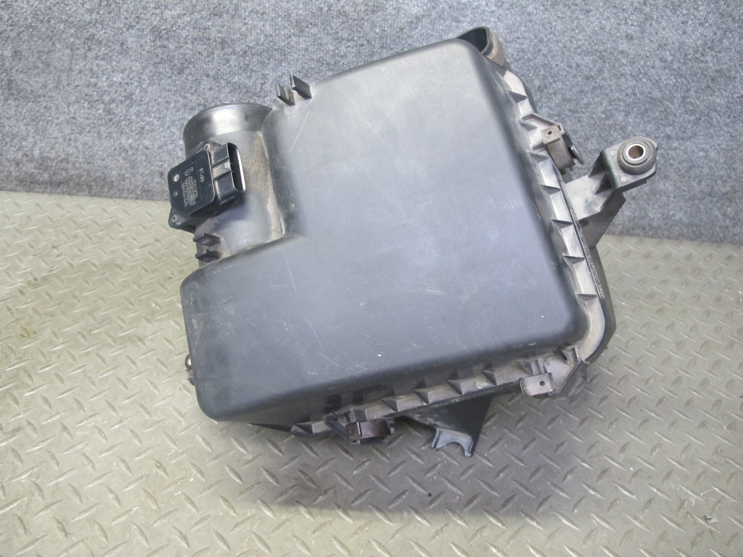 01-06 Lexus UCF30L LS430 Air Intake Cleaner Filter Box w MAF & Vacuum Switch OEM