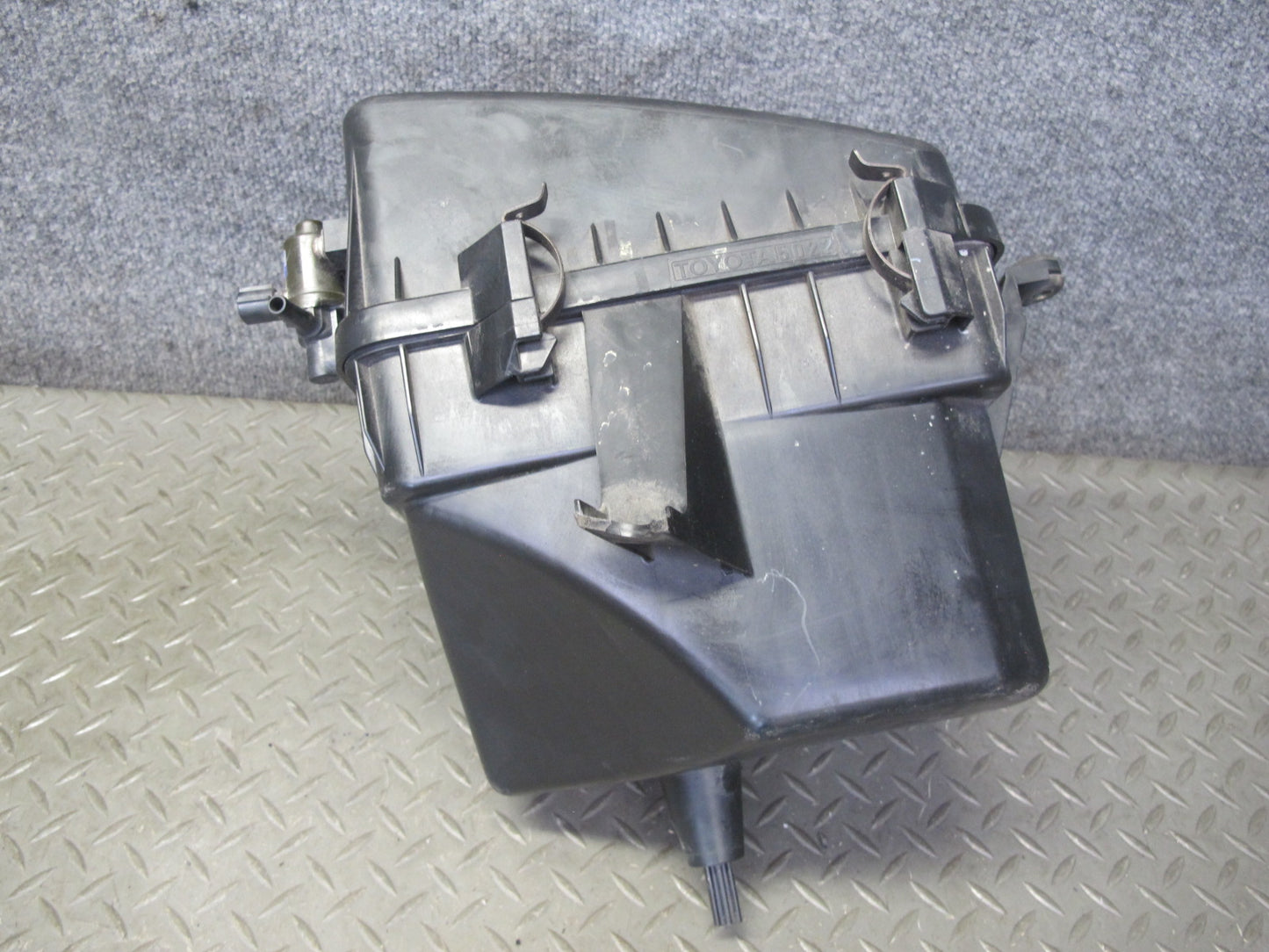 01-06 Lexus UCF30L LS430 Air Intake Cleaner Filter Box w MAF & Vacuum Switch OEM