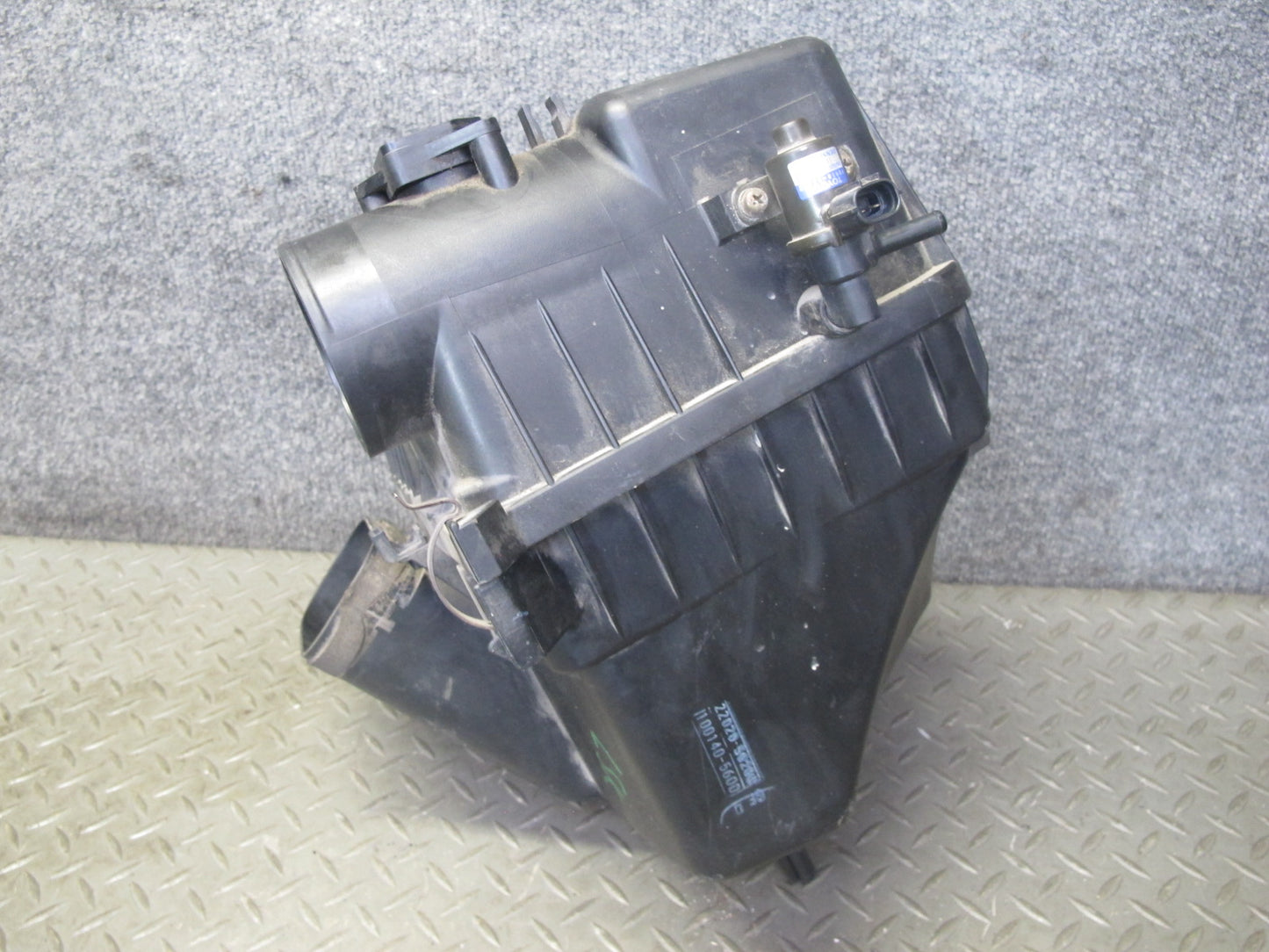 01-06 Lexus UCF30L LS430 Air Intake Cleaner Filter Box w MAF & Vacuum Switch OEM