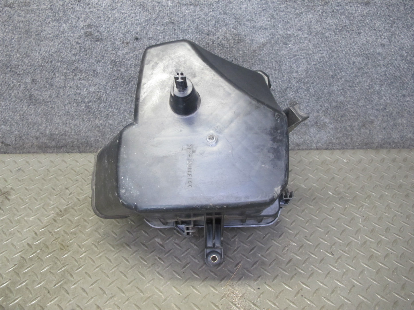 01-06 Lexus UCF30L LS430 Air Intake Cleaner Filter Box w MAF & Vacuum Switch OEM